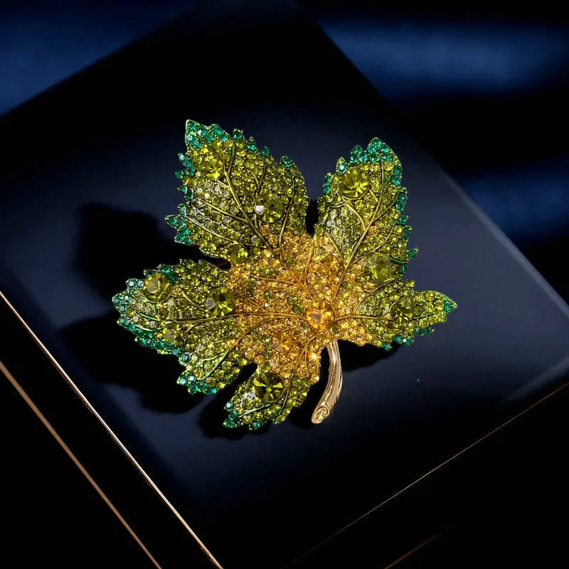 إكسسوارات شيونغسام راقية وأنيقة وعصرية، ملابس نسائية ثابتة، دبابيس، أوشحة حريرية، دبابيس أوراق القيقب الذهبية