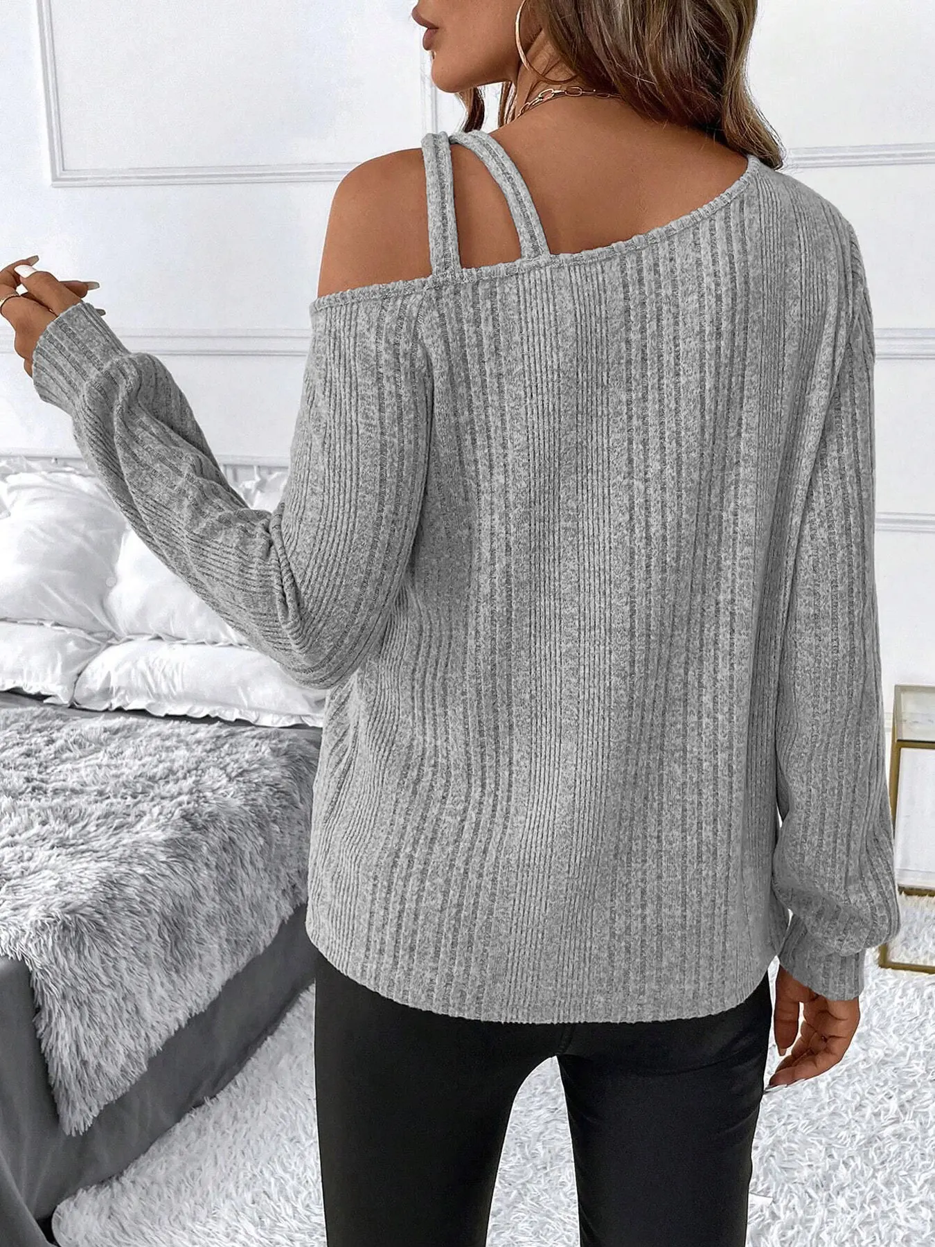 Women's Ribbed off-the-shoulder neck thermal-lined pullover sweater, suitable for daily wear in autumn and winter.