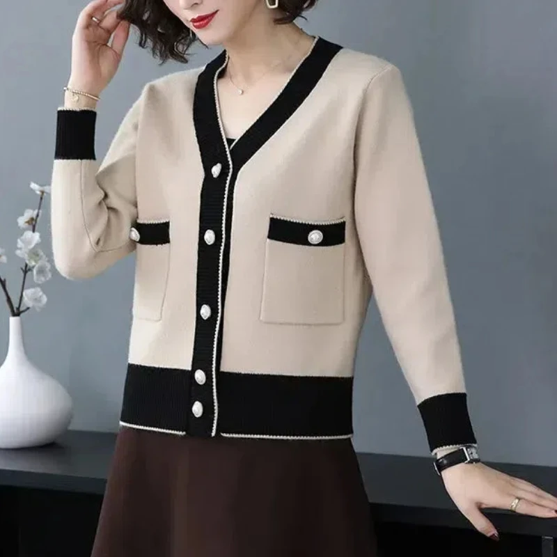 Autumn and Winter Fashion Retro Women\'s Loose Sweater All-match Spliced Contrast Color Button Pocket Knitted Cardigan Coats Tops