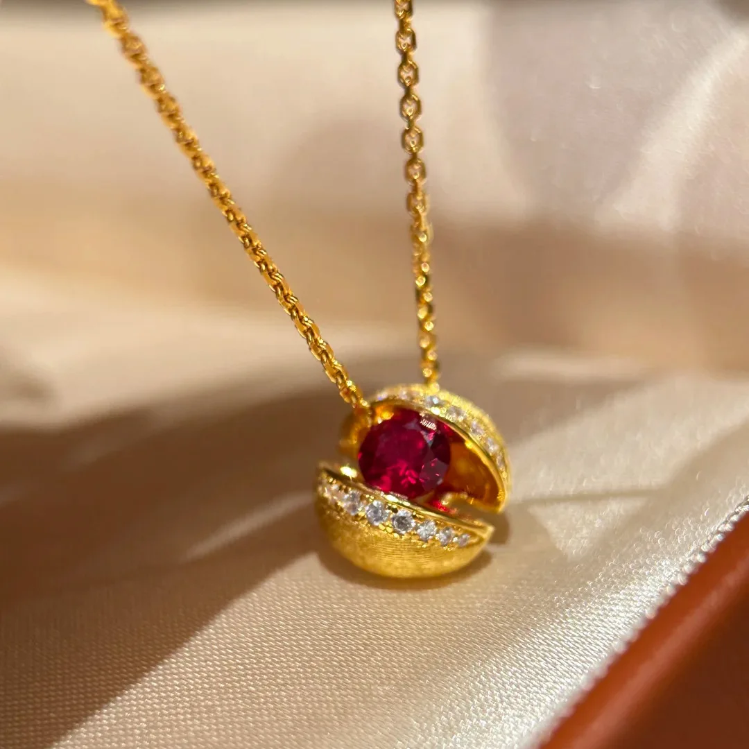 Personalized floating inlaid red diamonds, unique craftsmanship, high-end necklace, women's party fashion jewelry accessories