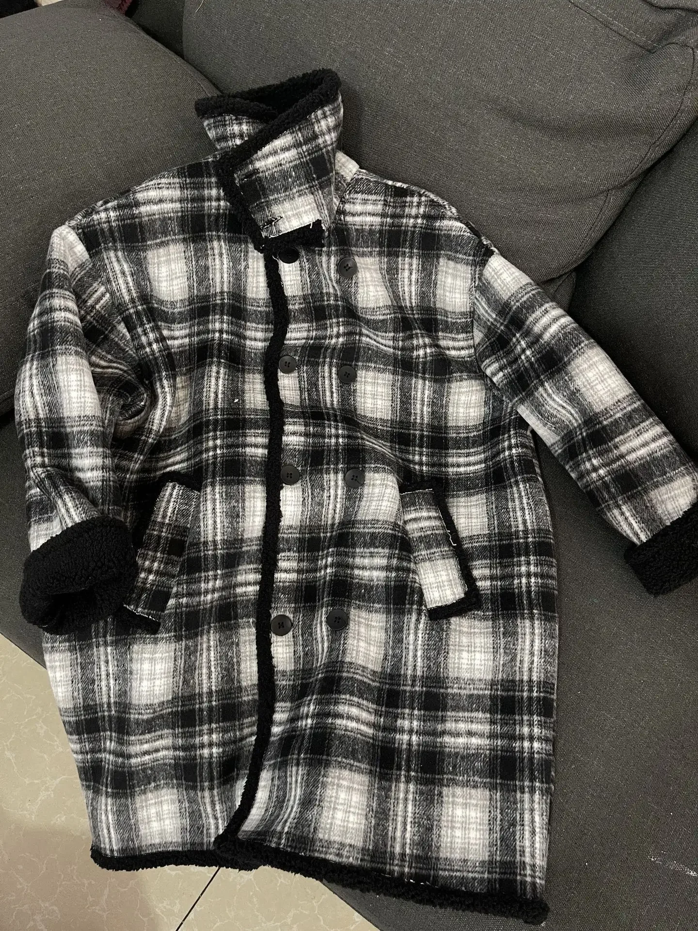 Boys Coat 2024 Winter New Childrens Wear Korean Style Boy Baby Black and White Checkered Wool Thickened Fur One Long Coat