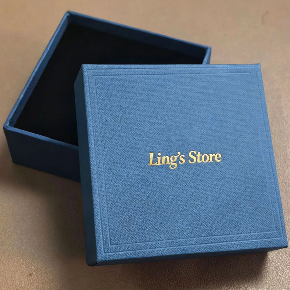 24 Stück Personalisierte Logo-Schmuckboxen 9x9x3,5cm aus Strukturpapier mit Deckel für Hochzeiten, Ohrringe, Halsketten, Anhänger, Armbänder und Ohrstecker – Detail 6