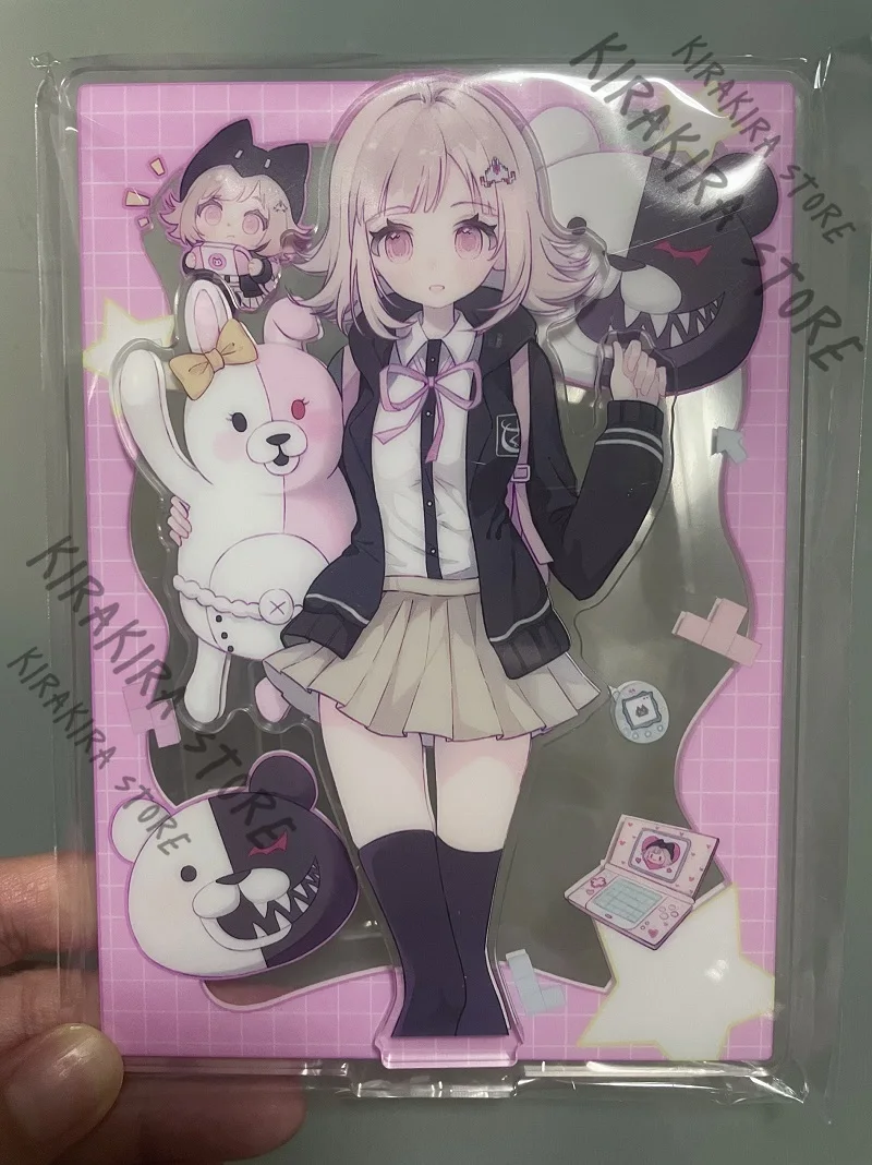Danganronpa Nanami ChiaKi Distintivo Cosplay Acrilico In Piedi Segno Spilla Ciondolo Decorazione Ornamenti di Carta Colorata