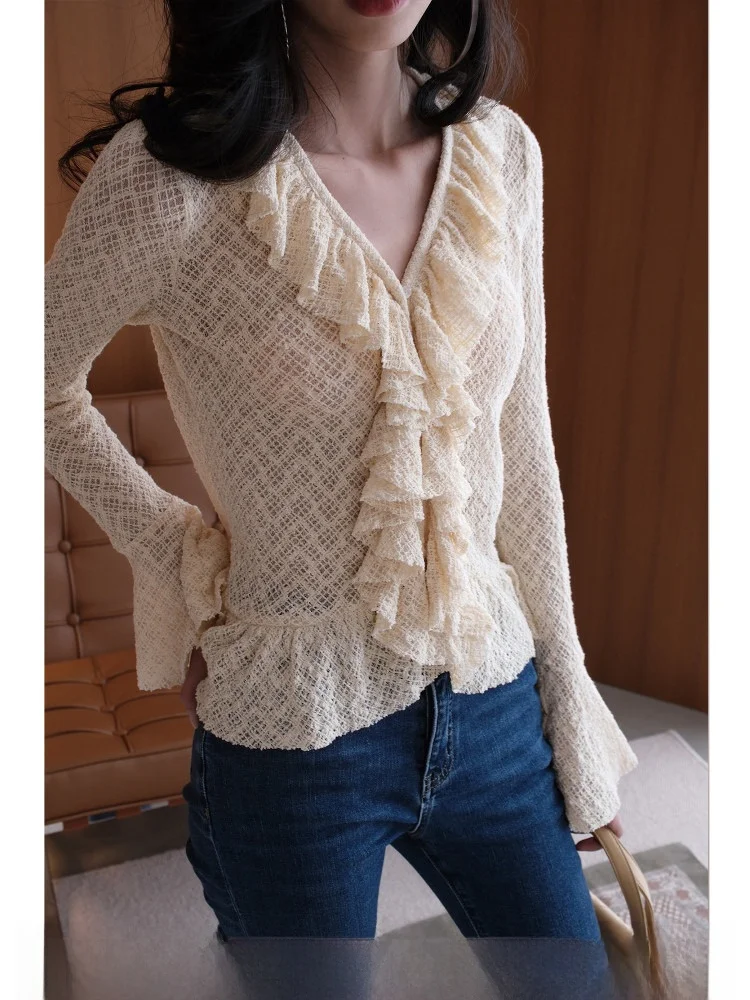 

Элегантный кружевной топ с V-образным вырезом и эластичным ромбовидным узором, модная и женственная блузка для женщин, коллекция Весна 2025