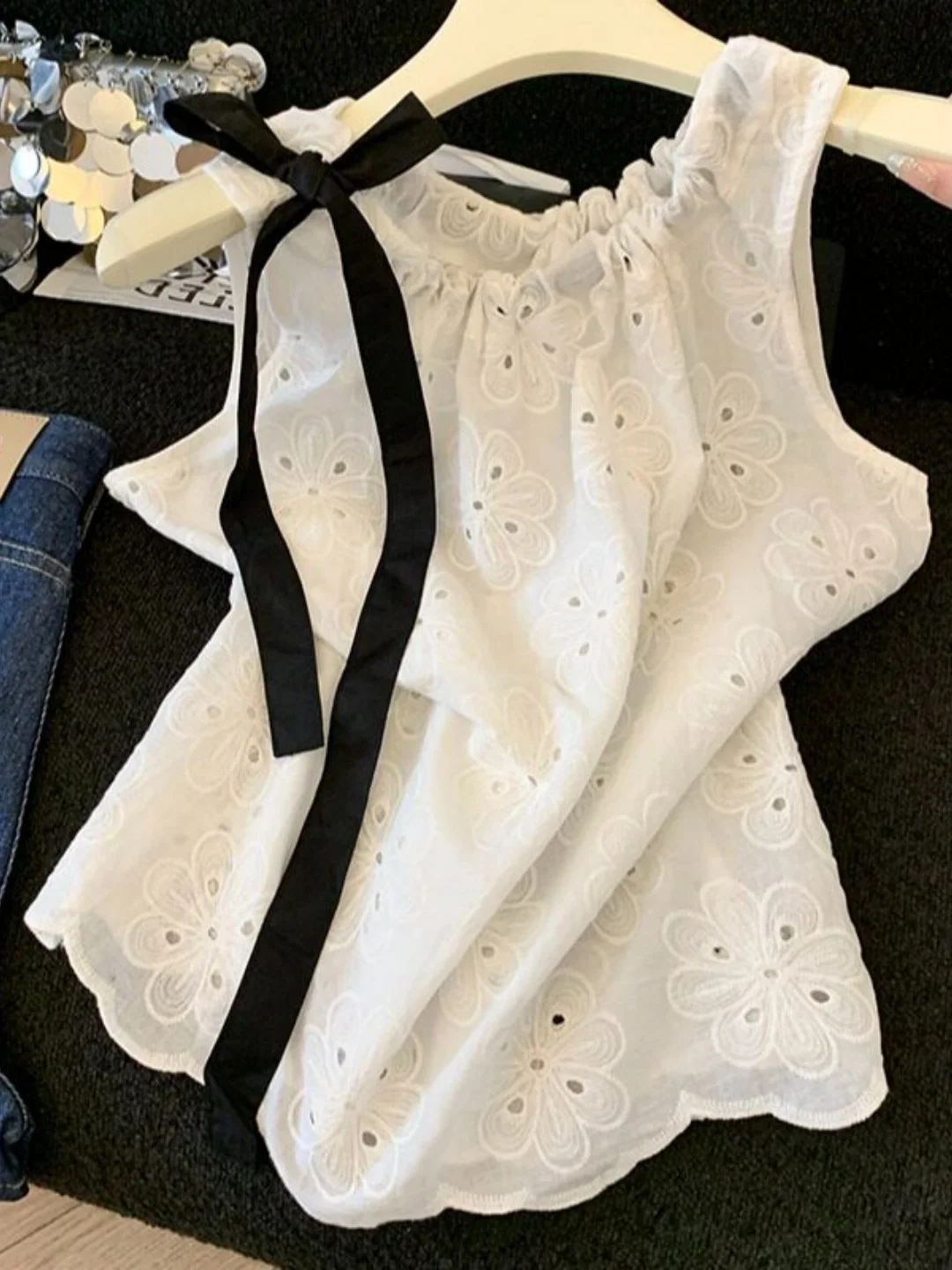 

Unique round Neck Embroidered No Sleeve Shirt Women's Summer New Style Beautiful Vest Top Knot Loose Fit Breathable