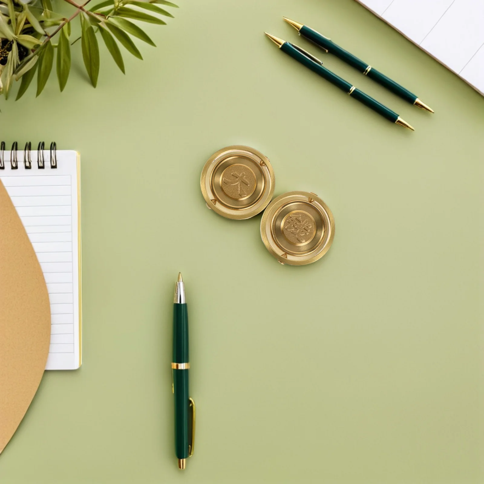 

2Pcs Brass Fidget Coin Stylish Spinning Desk Accessory Stress Relief Office Worker Handicraft Home Classroom