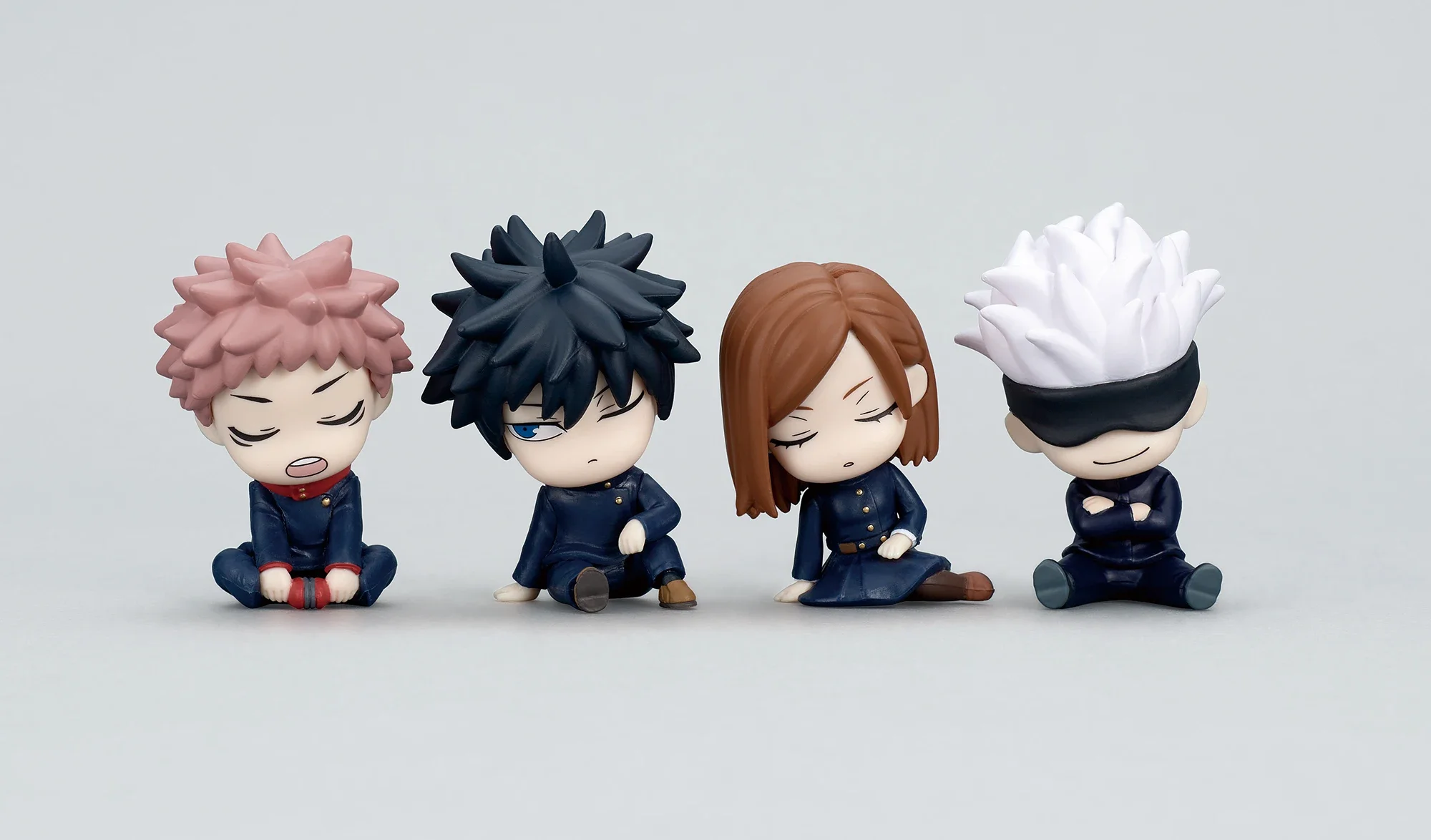 

Оригинальные капсульные игрушки: милые и крутые фигурки Shoulder Zun. Фигурки-украшения по манге «Магическая битва»: Сатору Годжо сидит и спит.