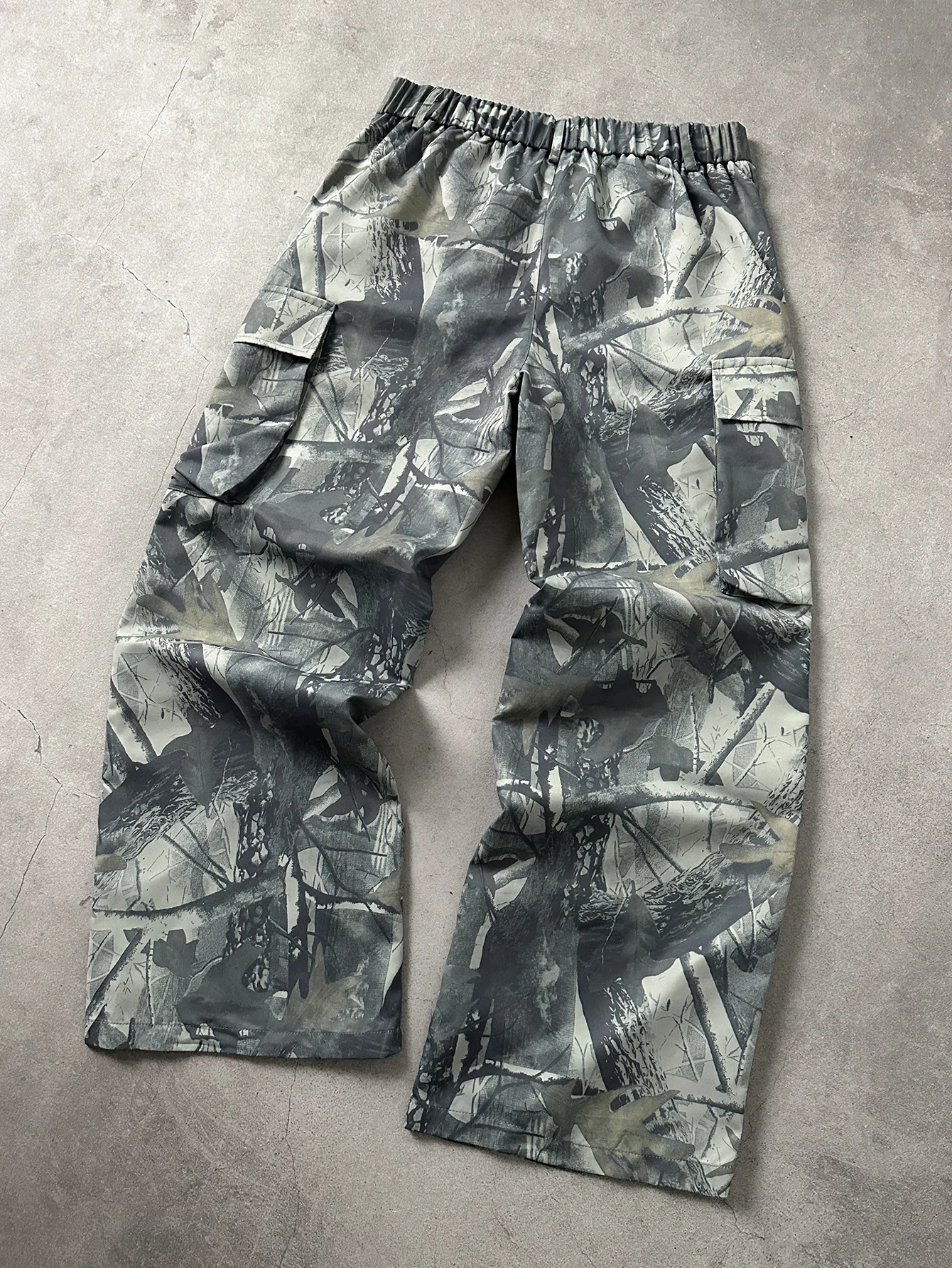 Men's Camouflage Cargo Pants Letter Graphic Baggy Wide Leg Multi Pocket Casual Streetwear Trousers for Men
