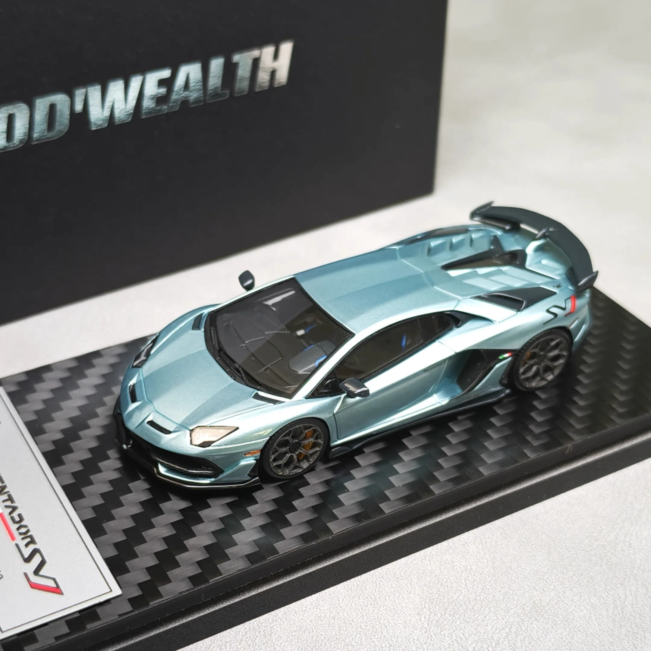 God'Wealth GW 1:64 SVJ 63 Sky-Blue إصدار محدود من الراتنج مجموعة نماذج السيارة هدية