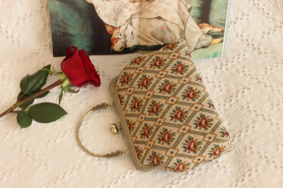 Lost in Vinatge Gold Silk Thread Embroidered Bag Bamboo Handle Petitpoint Clutch Antique Kiss Lock Bag Crossbody Metal  Frame