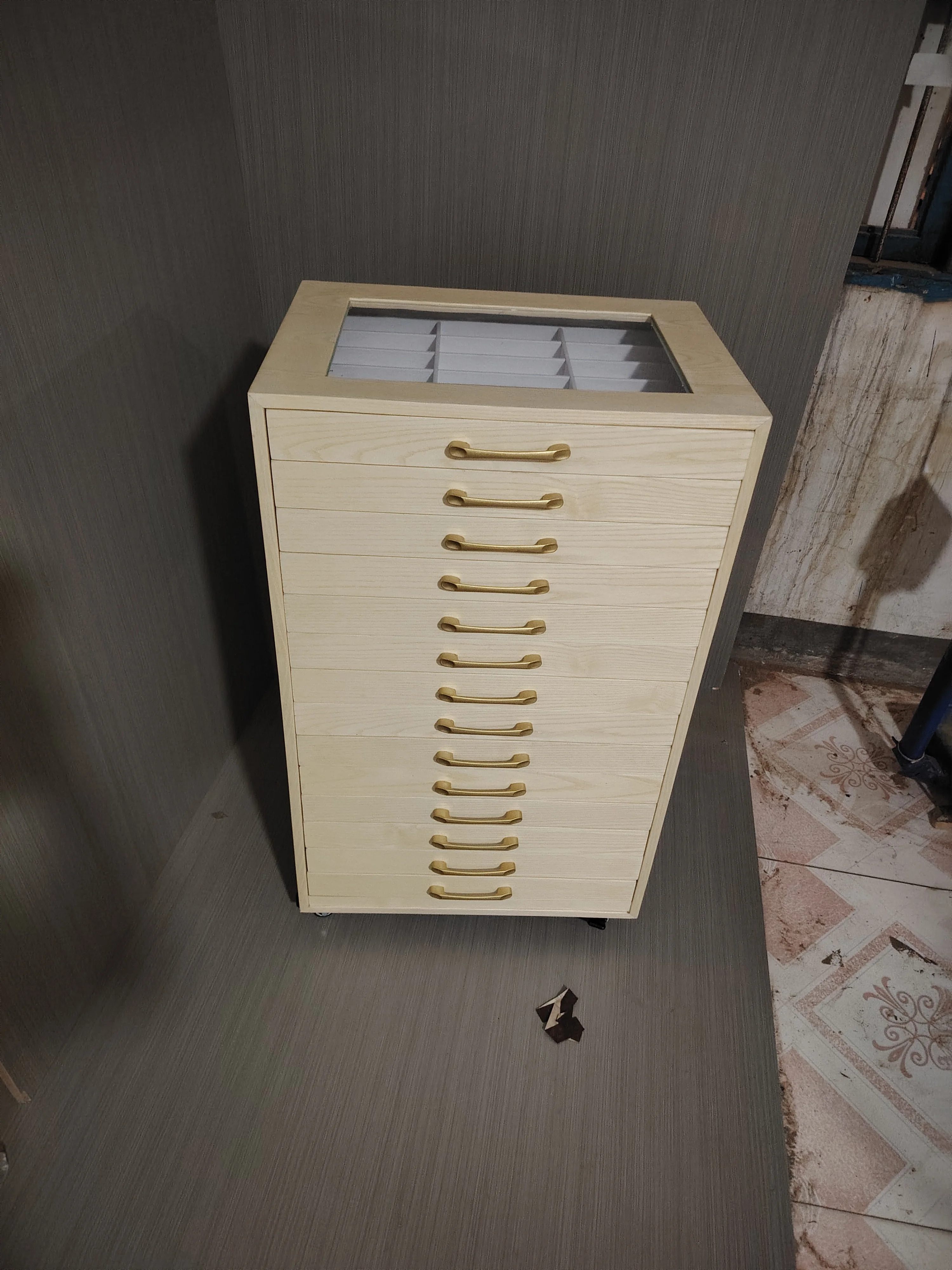 خزانة عرض النظارات، خزانة عرض، لمسة نهائية من خشب الجوز الطبيعي الجديد، جلد داخلي متين ممتاز #2