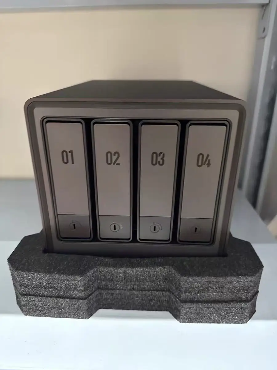 

Peace 8GB DDR5 RAM, 128G SSD, 1 * 2.5GbE, 2 * M.2 NVMe Slots, 4K ,Ugreen DXP4800 Plus 4-Bay NAS Gold 8505 5-Core CPU