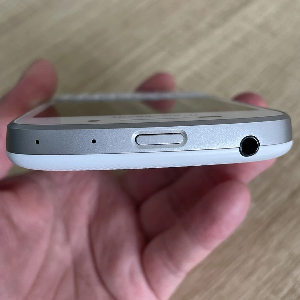 هاتف محمول Blackberry Q10 4G أصلي بشاشة 3.1 بوصة وذاكرة وصول عشوائي 2 جيجابايت وذاكرة قراءة فقط 16 جيجابايت ولوحة مفاتيح عربية بدقة 8 ميجابكسل هاتف محمول ثنائي النواة