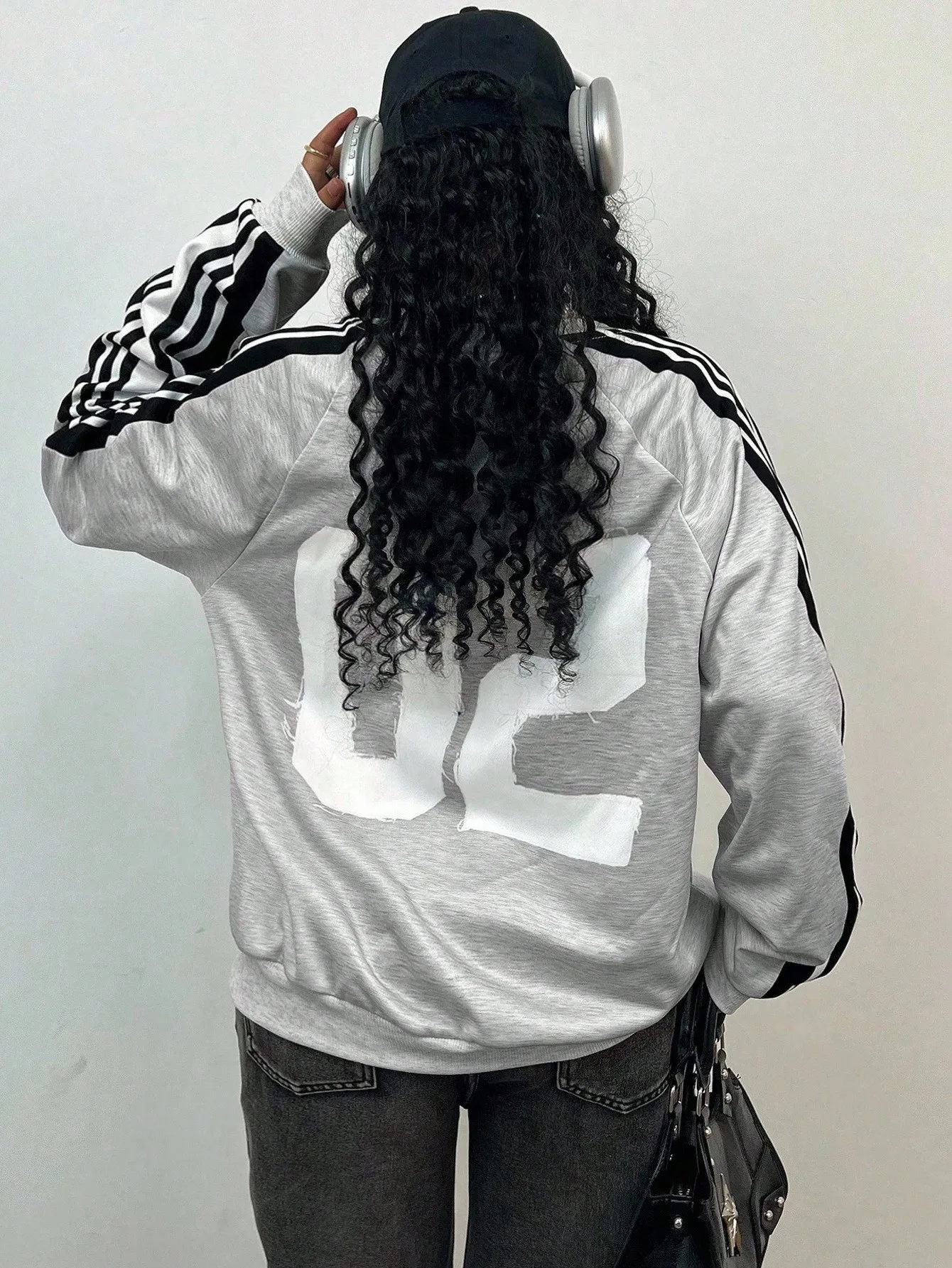 Damska bluza plus size z nadrukiem cyfrowym, motywem ust i krzyża, modny styl powrót do szkoły/na uczelnię, jesienna odzież.