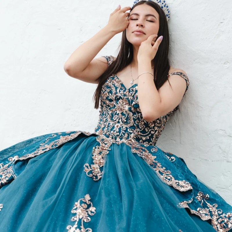 

Sea Blue Shiny Ball Gown Quinceanera Dresses Applique Lace Beading Crystal Bow Tull Off Shoulder Sweet 16 Dress Vestidos 15 de