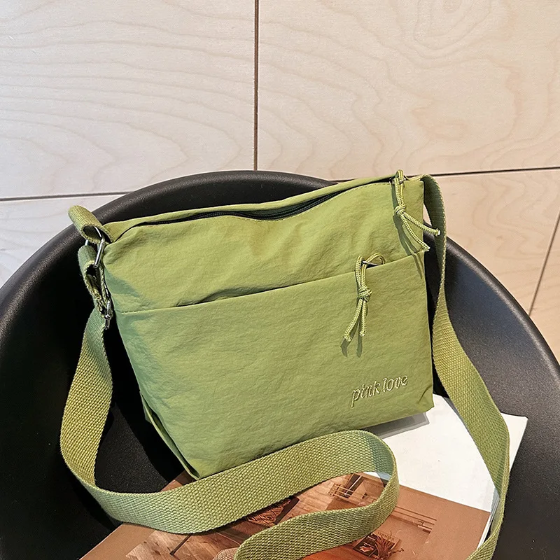 

Casual crossbody bag, women's new lightweight bag, large capacity shoulder bag, versatile canvas bag, mother bag