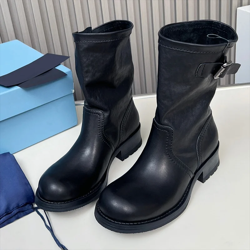 حذاء نسائي عالي الجودة من جلد البقر المدبوغ، نعل مطاطي لقبضة ممتازة، خفيف الوزن ومريح 25051477