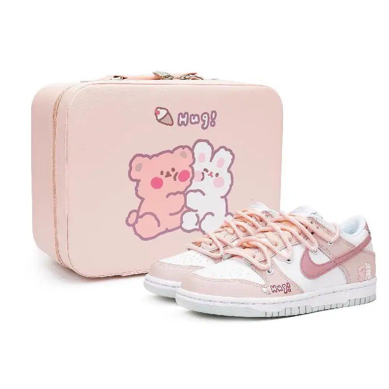 

[Custom Foundation hug the bear]Nike Dunk Anti-Slip Wear-Resistant Low-Top Skateboard Shoes GS White Pink