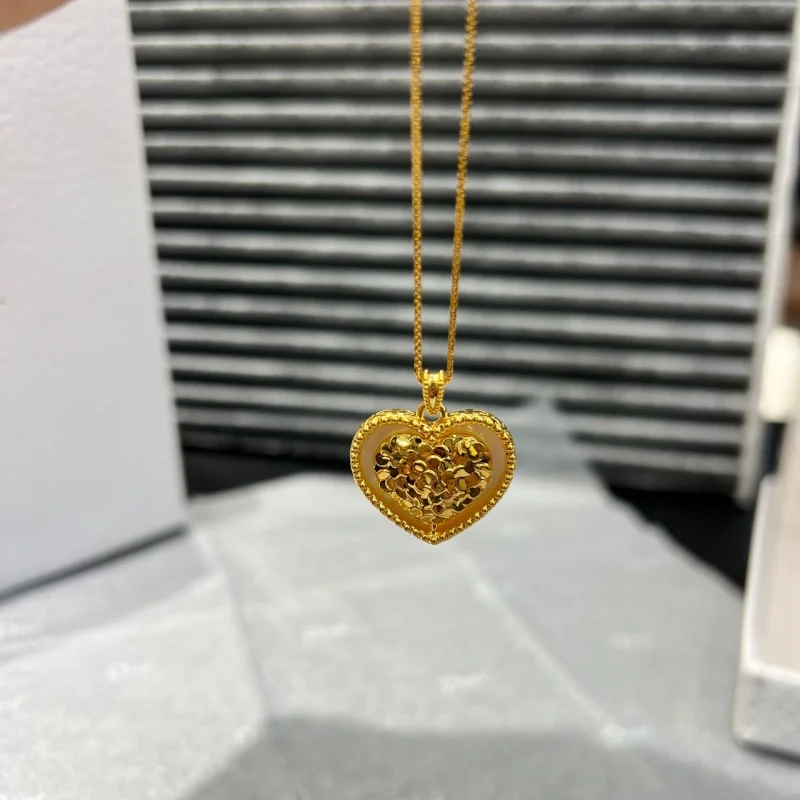 

18K peach heart pendant Au750 gold broken ice white shell double-sided pendant women's collarbone chain pendant boutique jewelry