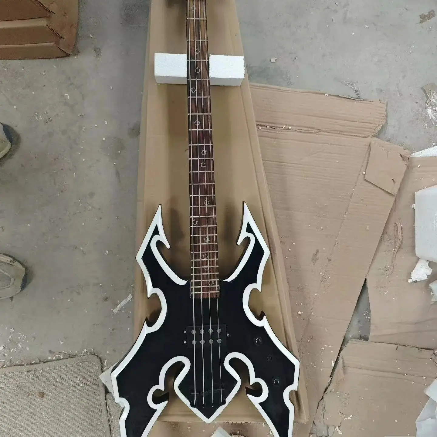 Guitarra de Bajo Eléctrico de alta calidad, instrumento especial de cuerpo sólido, diapasón de palisandro, color blanco, 4 cuerdas, Arachnid Ultra Rob