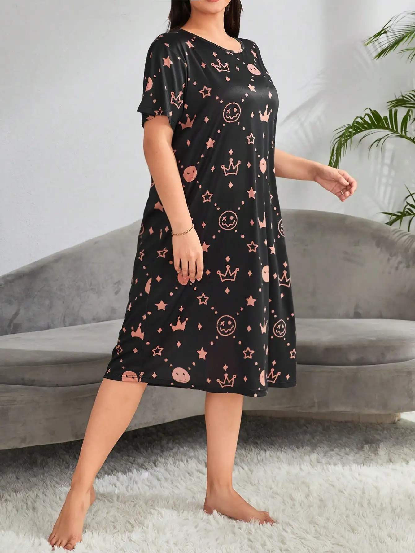Large size women\'s pajamas home clothing casual round neck smiling face crown short sleeved pajama skirt