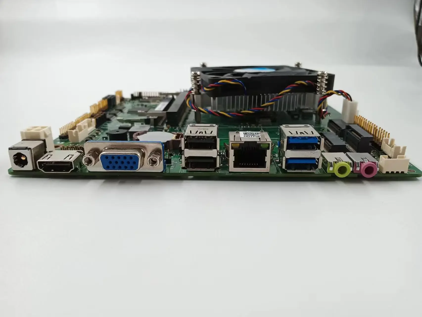 دعم LVDS 17*17 سنتيمتر الأصلي Advantech الصناعية Mini-ITX اللوحة الأم مع تخزين DDR4 64G الذاكرة خادمة المجلس