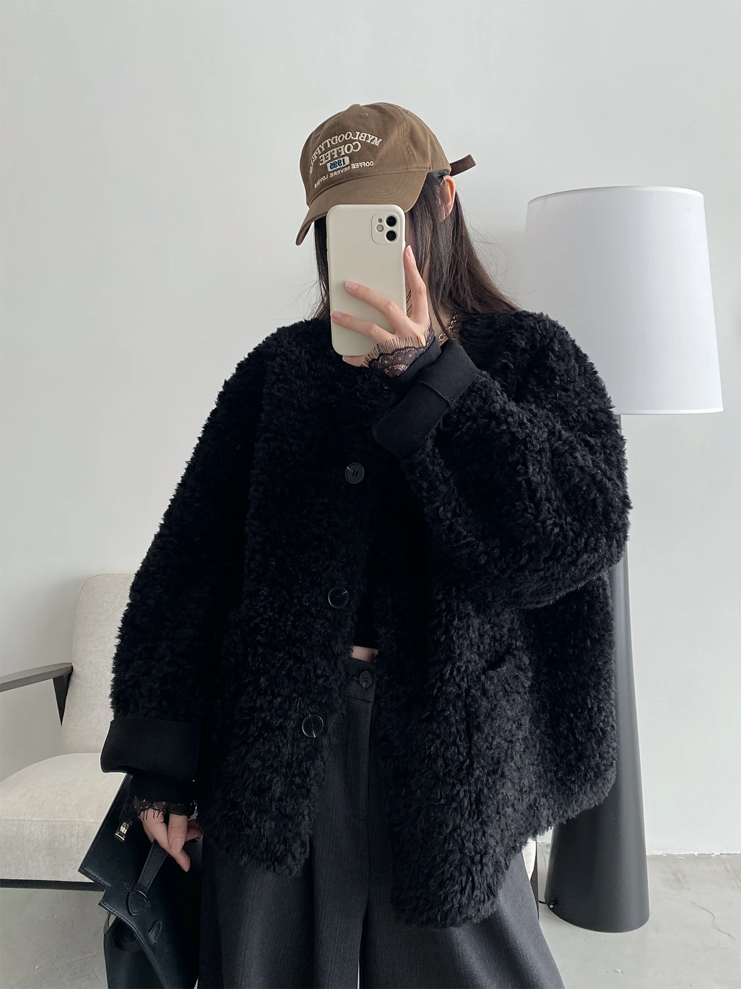 

Женская теплая повседневная свободная верхняя одежда SunYeo из искусственного меха на осень-зиму, с круглым вырезом и застежкой на пуговицы