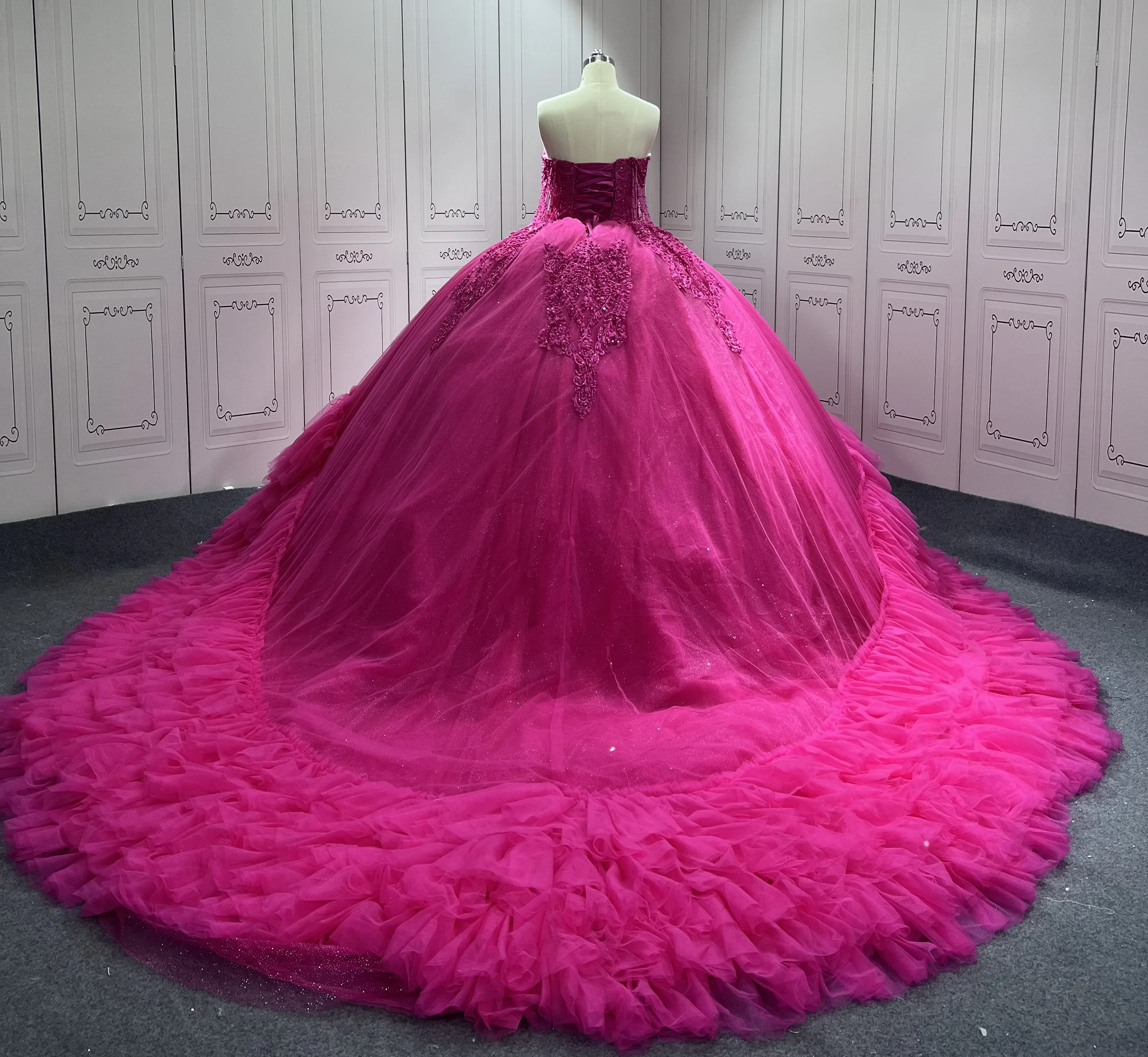 Ruffled Sweetheart Hot Pink Quinceanera Dress 2024 Spaghetti Straps Party Sweet 16 Ball Gown Graduation Prom Gowns