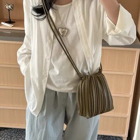 여름 패션 새로운 Crossbody 가방 여성 PU 싱글 어깨 미니 가방 럭셔리 다목적 Pleated 캐주얼 작은 사각형 가방