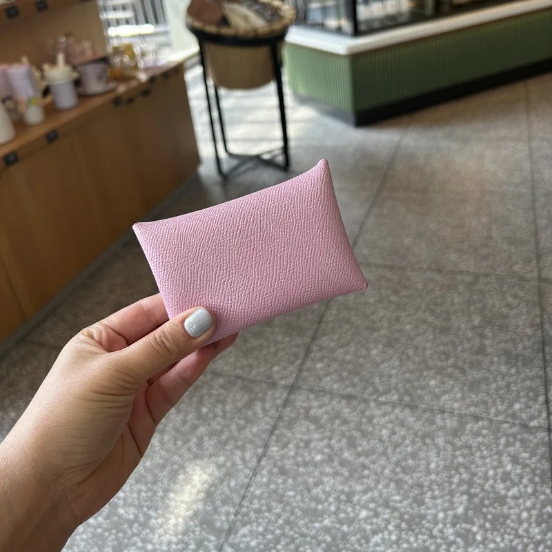 Dompet koin หนังวัวพื้นผิวสุดสร้างสรรค์ซองใส่บัตรรองเท้าหนังแท้สตรีมี2พับกระเป๋าสตางค์ใบสั้นหนังลูกวัวสำหรับผู้หญิง