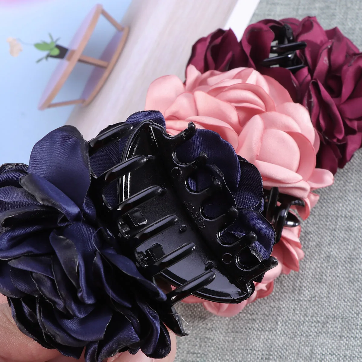 

4Pcs Large Cloth Hair Clips Rose Flower Decorative Jaw Barrettes for Women Elegant Wedding Party Hair Claws Accessories