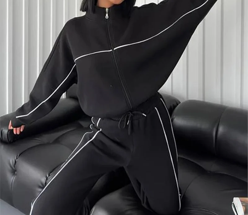 La tuta da donna con cappuccio a T a righe del 2025 è un articolo indispensabile per la moda. Con i stessi pantaloni, è adatto per la primavera