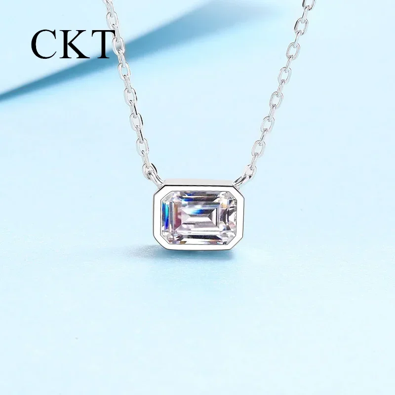 

18K White Gold Emerald Cut 1 Carat Moissanite Necklace for Women Platinum Pt950 Simple Small Pendant Sparkling Wedding Jewelry