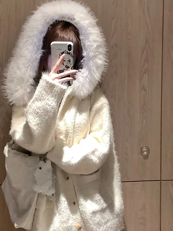 معطف سترة محبوك كبير الحجم للسيدات مع غطاء محرك السيارة وياقة كبيرة من الفرو ملابس خارجية ناعمة ومريحة للخريف والشتاء