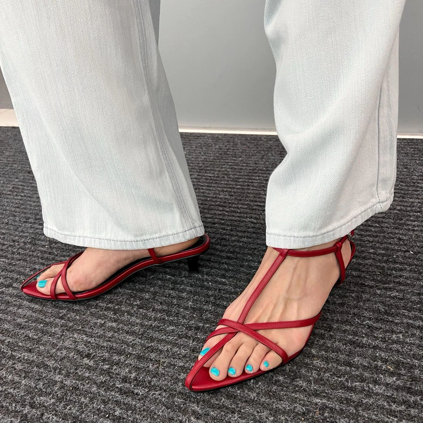 

Women's Sandals Zapatos Mujer 2026 Summer Cow Leather Pointed Toe Thin Heel Sandals Open Toe Design Medium Heels Sandalias Shoes
