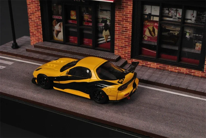 Master 1:64 RE Amemiya RX-7 Yellow Black Diecast Model Car