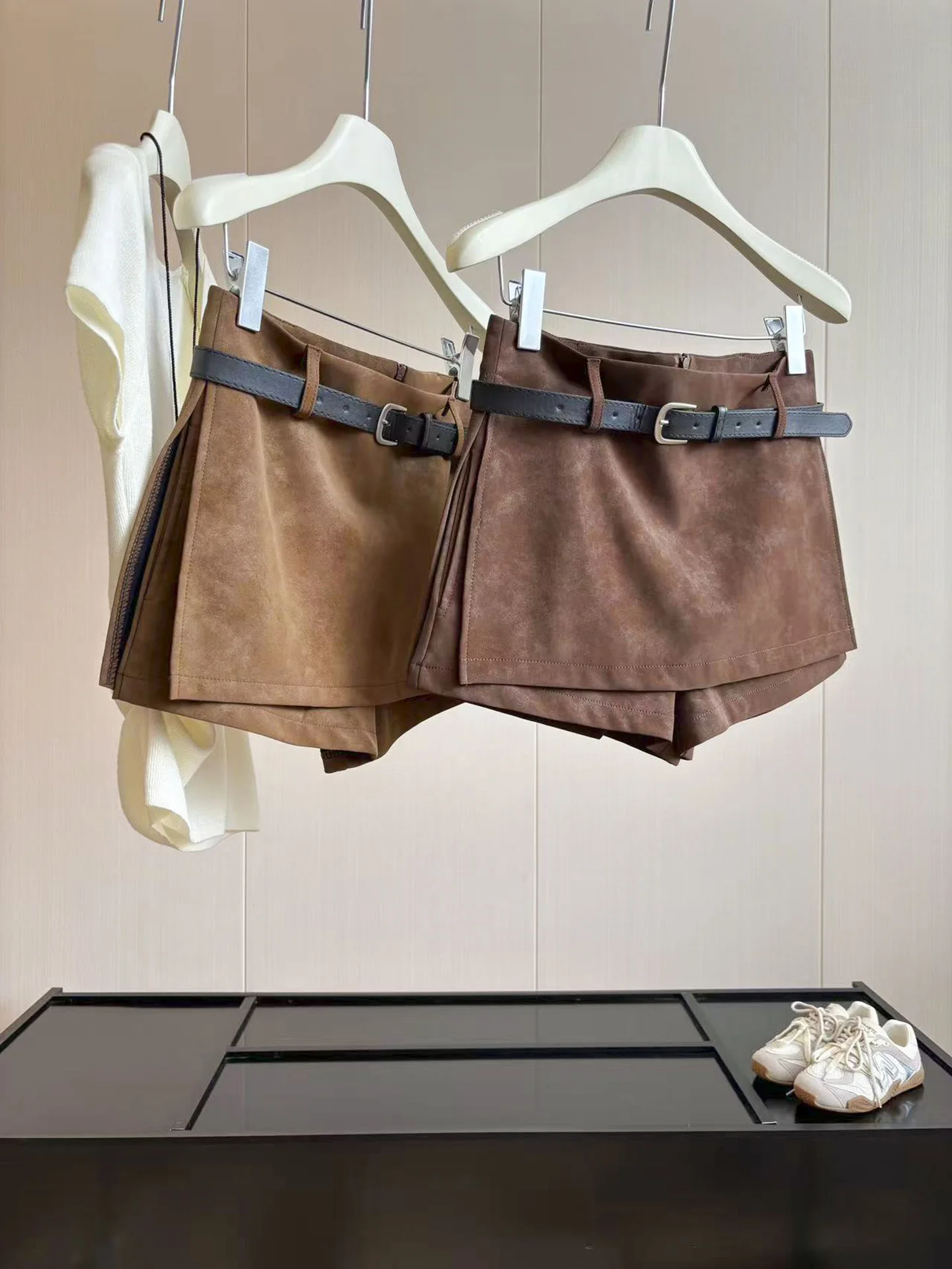 Retro Minimalist High Waist PU Leather  Skirt Women's Autumn Belted Versatile Slimming Short Skirt Anti-Light Walking