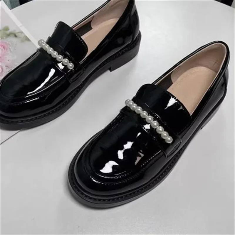 

Pearls Chain Shoes For Women Round Toes Patent Leather Chassure Femme String Beading Sewing Lines Female Loafers Solid Zapatos