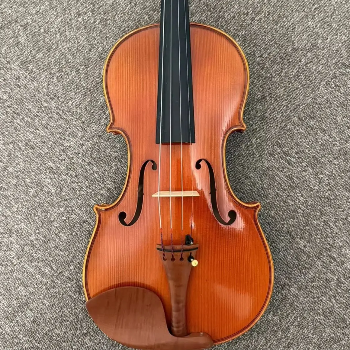 

Professional Violin 4/4 Two-Piece Back Violin, Made of Carefully Selected European Spruce over 10 Years Old, with Jujube Wood Fittings, Suitable for Professional Performances and Student Playing