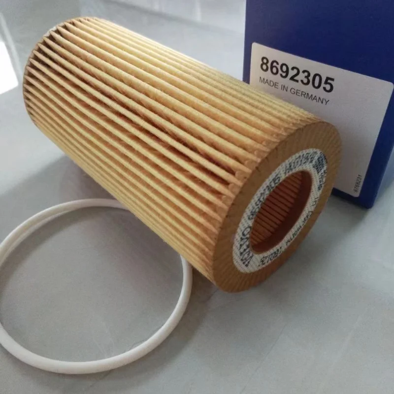 Car Oil Filter High Quality Engine Oil Filter for Volvo C30 C70 S40 S60 V50 V60 XC60 XC70 Oil Filter OEM No. 8692305 Auto Parts