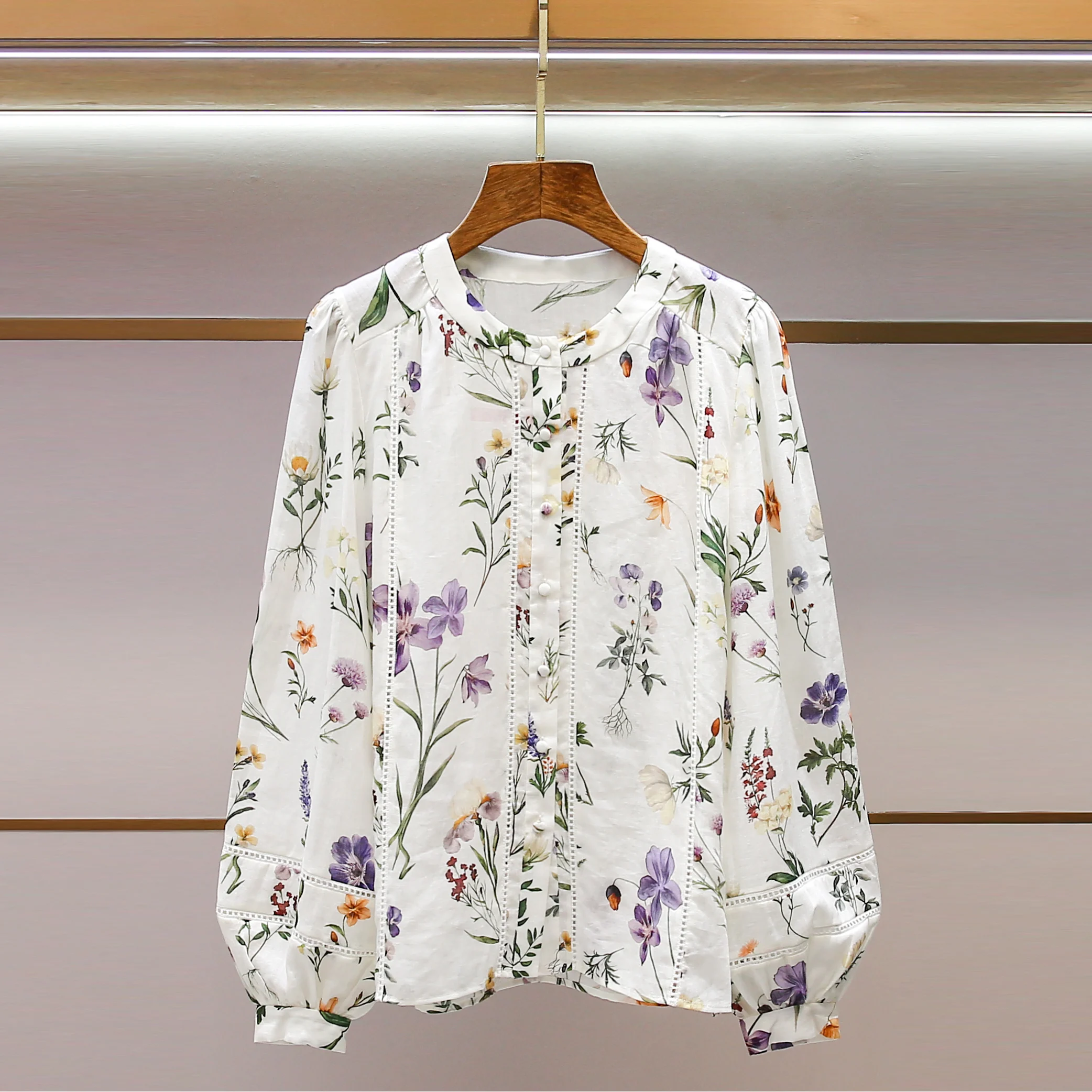 

High-End Women's Floral Print Long Sve irt Loose Fit French Sle Casual Breathable Thin Material round Ne Button Detail