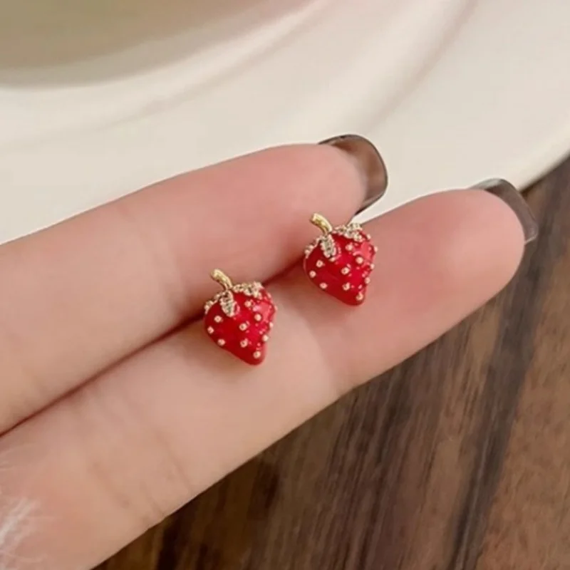 Pendientes de fresa dulce para mujer, pendientes de diamantes de imitación brillantes y suaves de nicho, joyería delicada para fiesta y boda