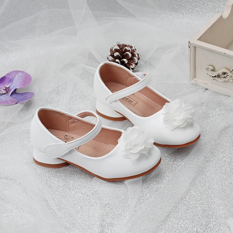 Children\'s shoes in spring and autumn new girls white Pearl flower Princess shoes fashion high heels wear-resistant and non-slip