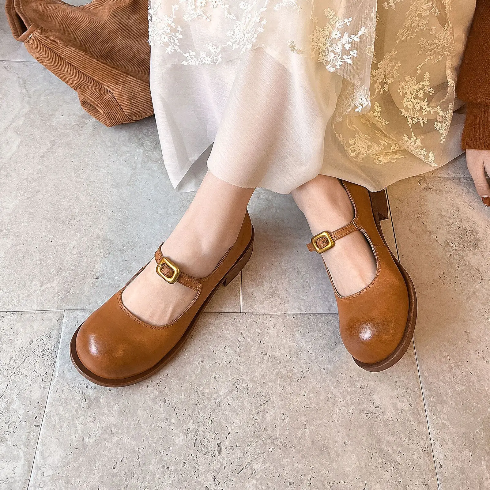 

Arden Furtado 2025 Spring Brown Cowhide Belt buckle Mary jane shoes round toe word-cingulate Middle heel large size Pumps