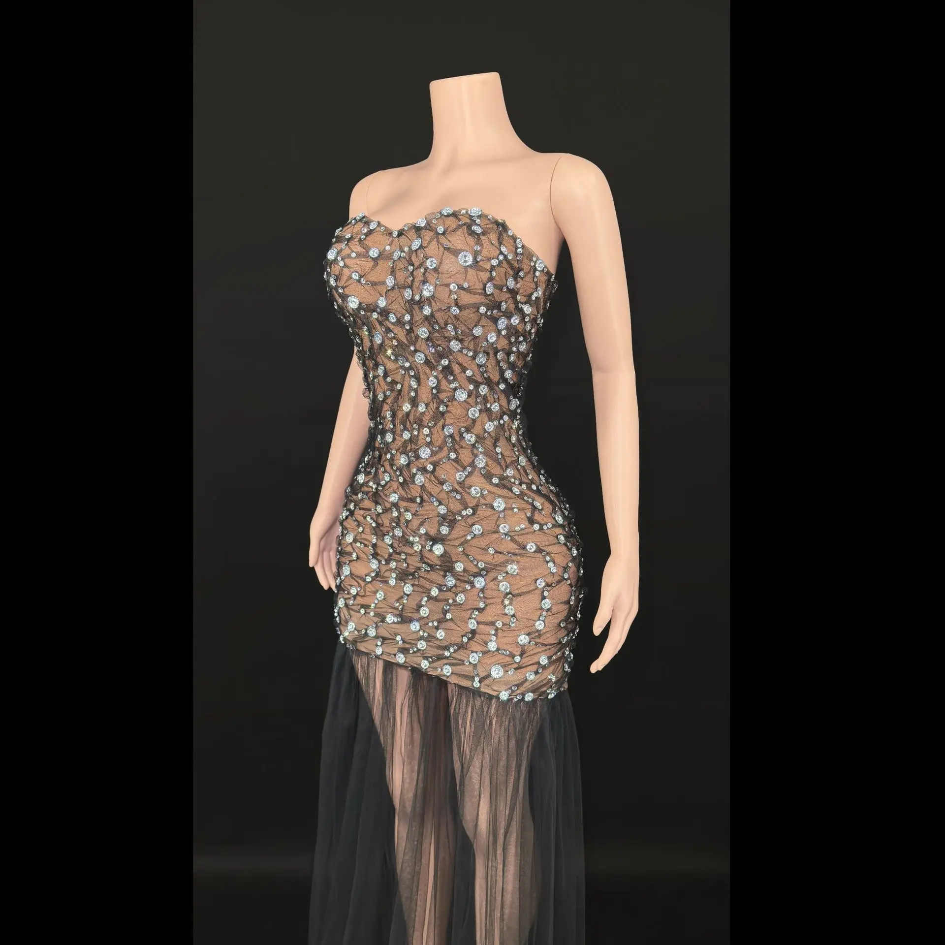 Cross-border summer formal dresses with frills from Europe and America, Amazonian plunging-neck evening gowns for export, new tr