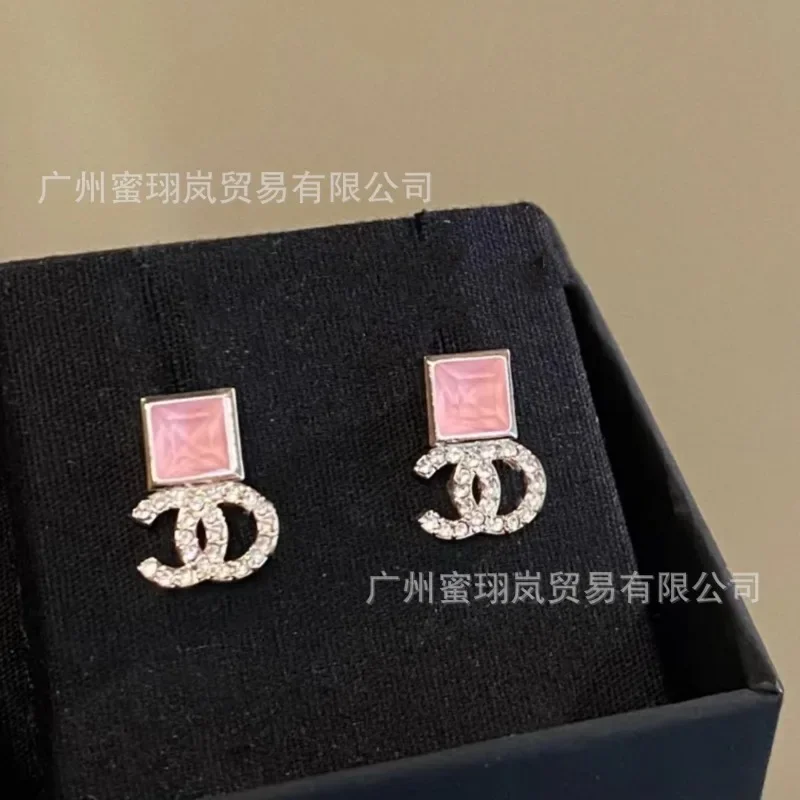 لقطة حقيقية Xiangjia مطعمة مربع الوردي الماس وأقراط الإناث شيك موضة الحلو الرياح مزدوجة C الإناث إبرة الفضة #2