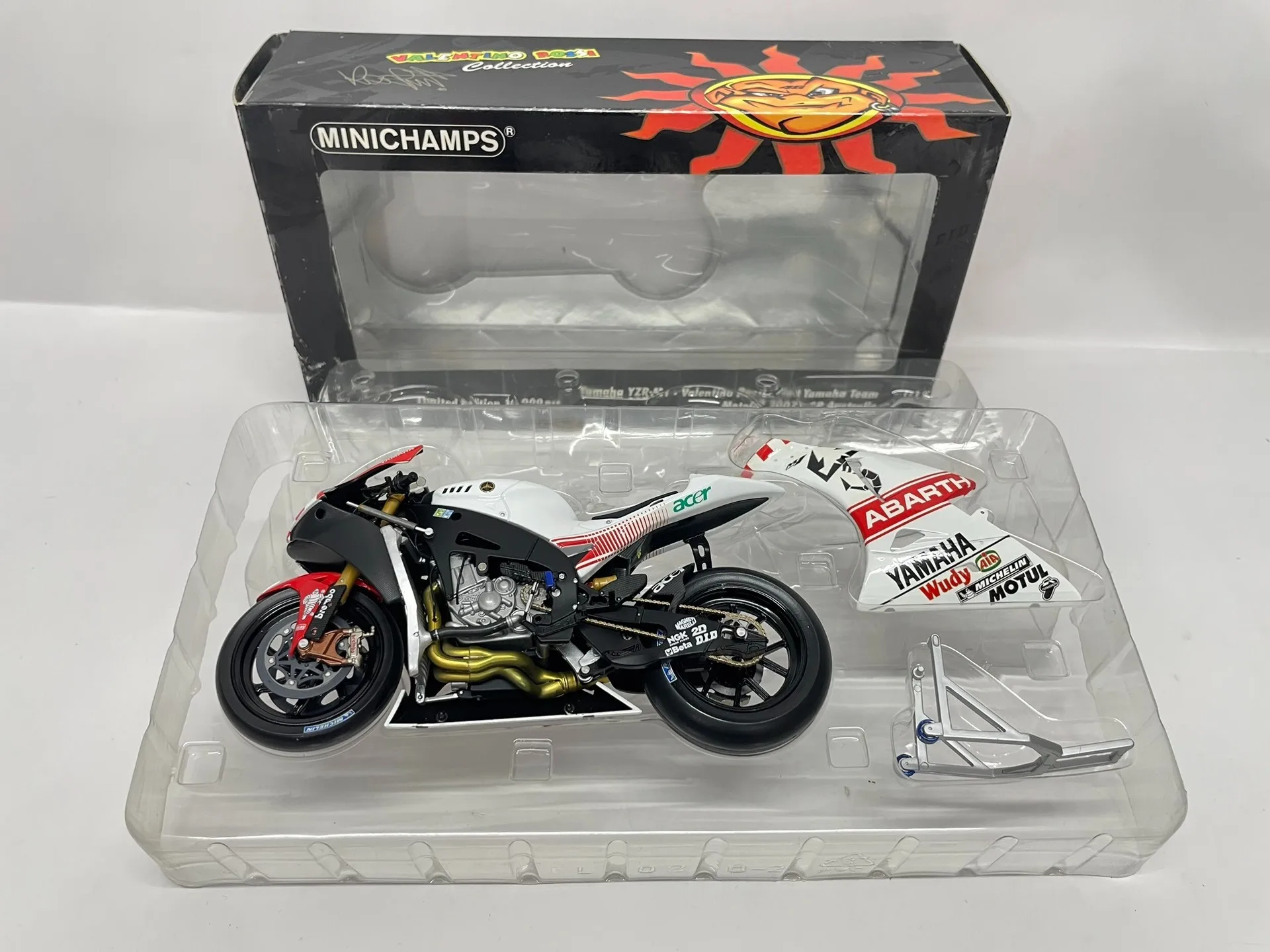 

Minichamps 1:12 YZR-M1 Rossi 2007 #46 Simulation Limited Edition Alloy Metal Static Motorcycle Model Toy Gift