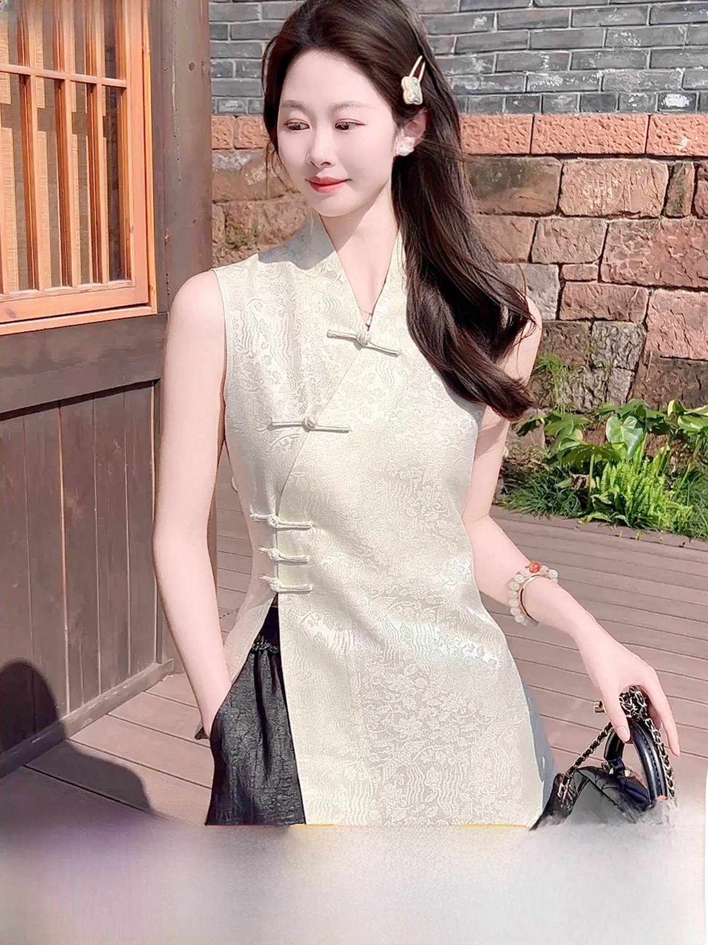 

Elegant Dragon And Phoenix Design Silk Blouse without Sleeves V-Neck Button-Up Front for Women Breathable Summer Top