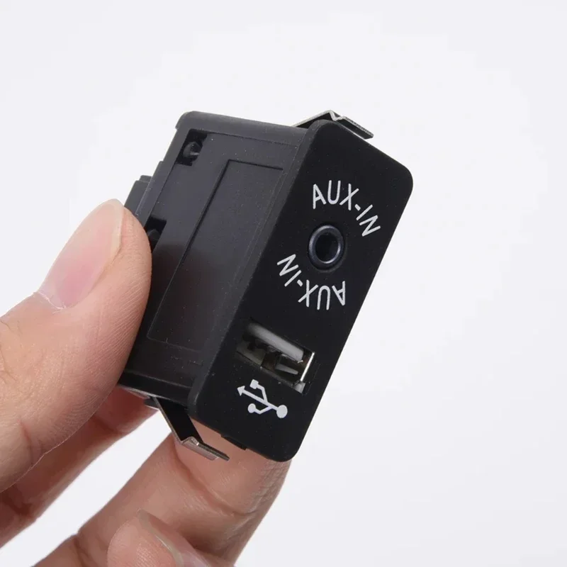 

USB AUX Input Socket for E60 E61 E63 E64 Auto Accessory 84109237653