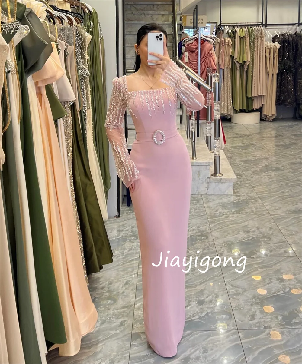 Abiti lunghi personalizzati in jersey classico con paillettes e fascia dritta con scollo quadrato Occasioni su misura Taglie Quinceanera disponibili